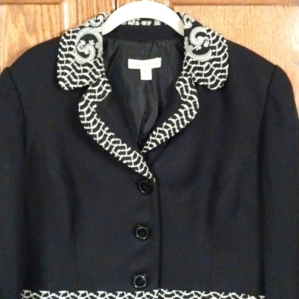 Coldwater Creek Women's Size 10P Lined Black Blazer Jacket White Gray Embroidery - Picture 3 of 9